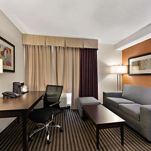 Best Western Plus Toronto North York Hotel & Suites